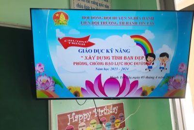 Liên đội trường TH Hành Tín Tây đã thực hiện chương trình sinh hoạt cho các đội viên Liên đội trường TH Hành Tín Tây đã thực hiện chương trình sinh hoạt cho các đội viên