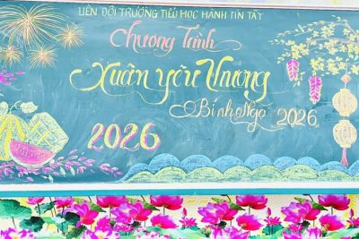 Tặng quà tết cho học sinh có hoàn cảnh khó khăn