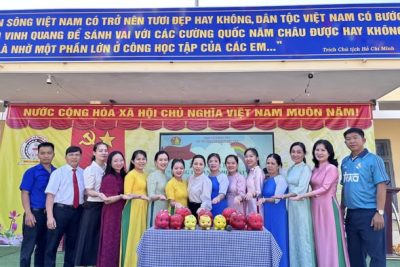 Liên đội Trường Tiểu học Hành Tín Tây đã tổ chức tuyên truyền với chủ đề “Xây dựng tình bạn đẹp, nói không với bạo lực học đường”