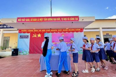 Học sinh Trường Tiểu học Hành Tín Tây ủng hộ Thiếu nhi vùng lũ ở miền Bắc Học sinh Trường Tiểu học Hành Tín Tây ủng hộ Thiếu nhi vùng lũ ở miền Bắc